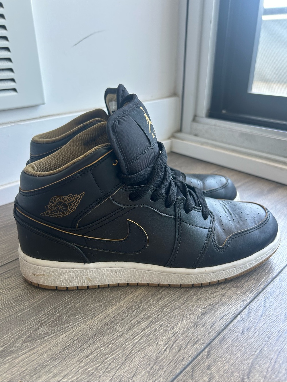 Air Jordan 1 mid bg